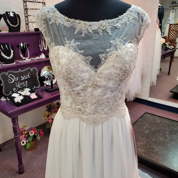 Maggie And Shirley 179 Size 8 Ivory/Silver Bridal Gown/Wedding Dress - Picture 1 of 3